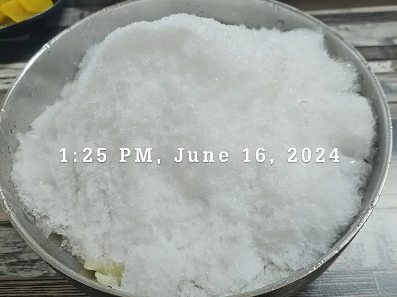 소복하게 얼음이 쌓인 콩국수