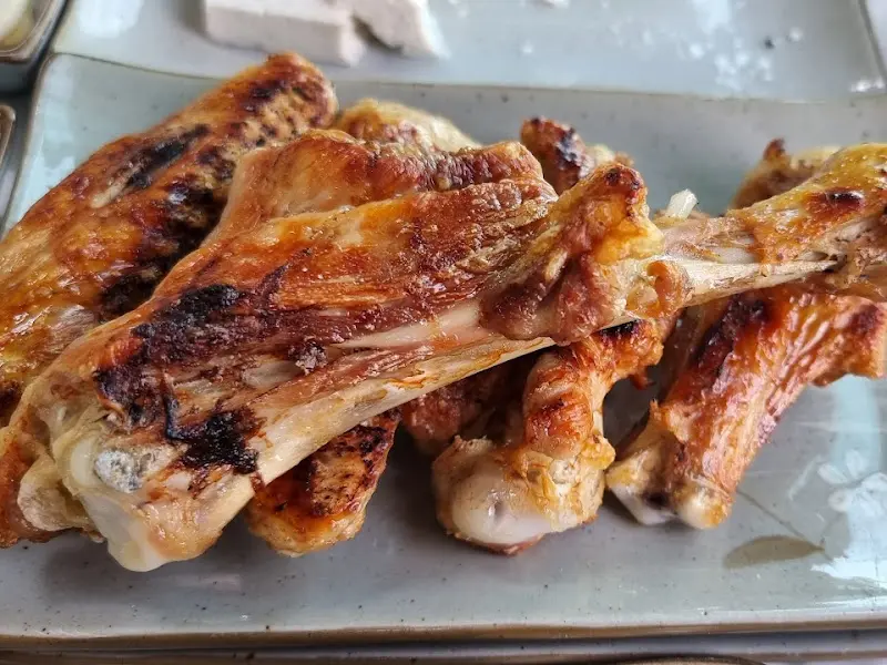 윤기 흐르는 닭구이