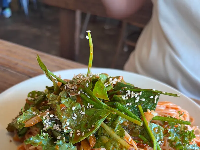 매콤달콤 비빔국수