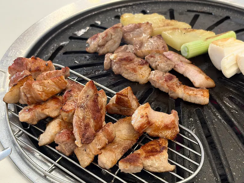 노릇하게 구워진 고기