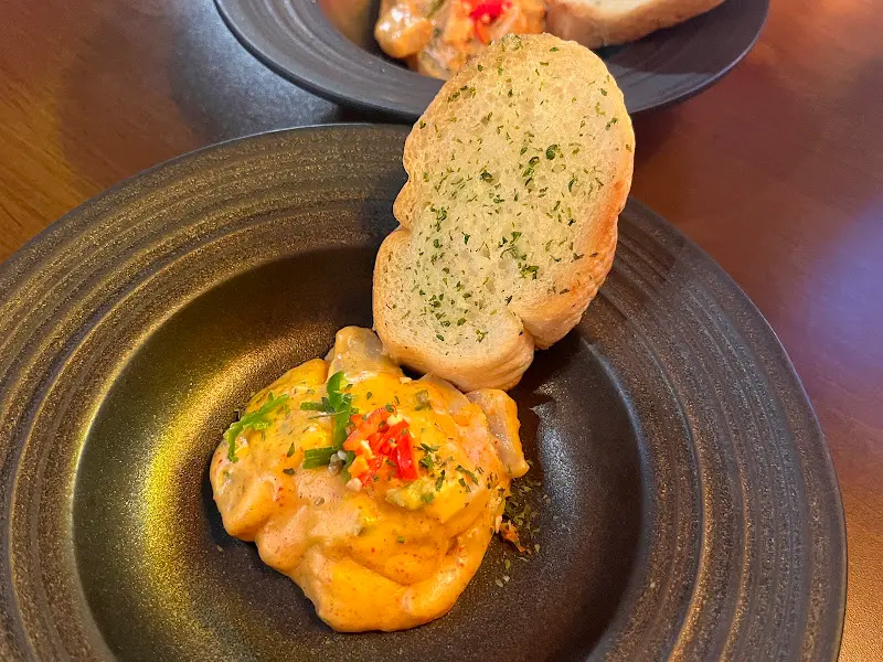 키조개 관자 크림과 마늘빵