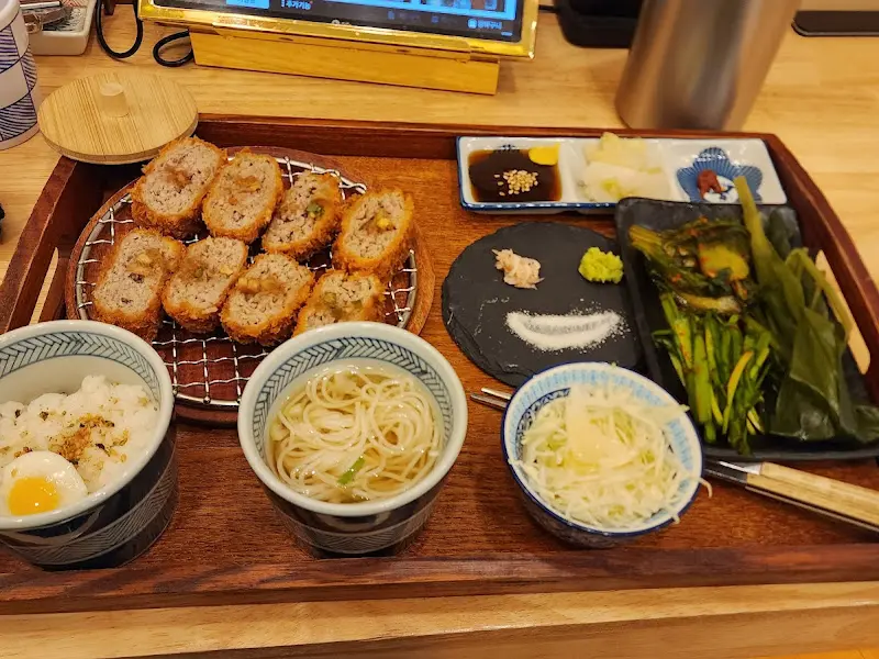 돈까스 정식 한 상 차림