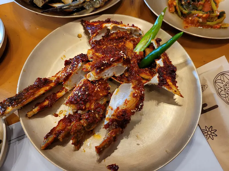 매콤달콤한 양념이 듬뿍 발린 양념게장