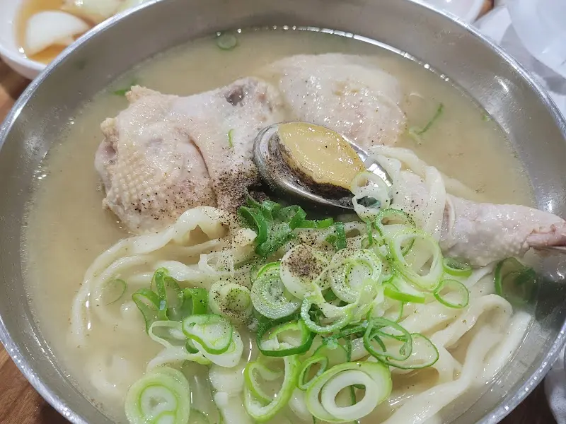 닭칼국수 클로즈업