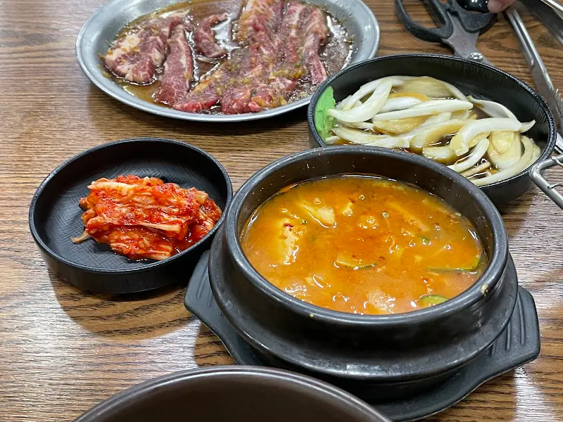 기본 반찬과 된장찌개