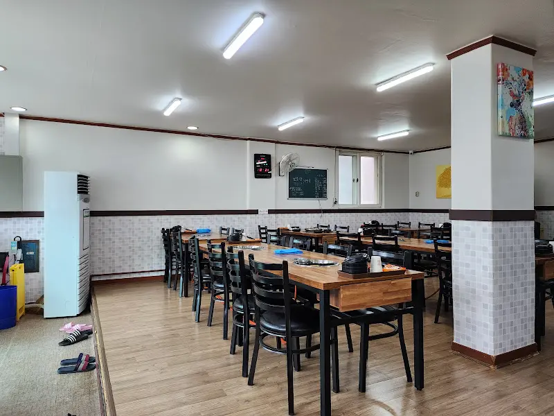 식당 내부 전경