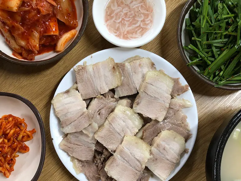 수육 한 접시