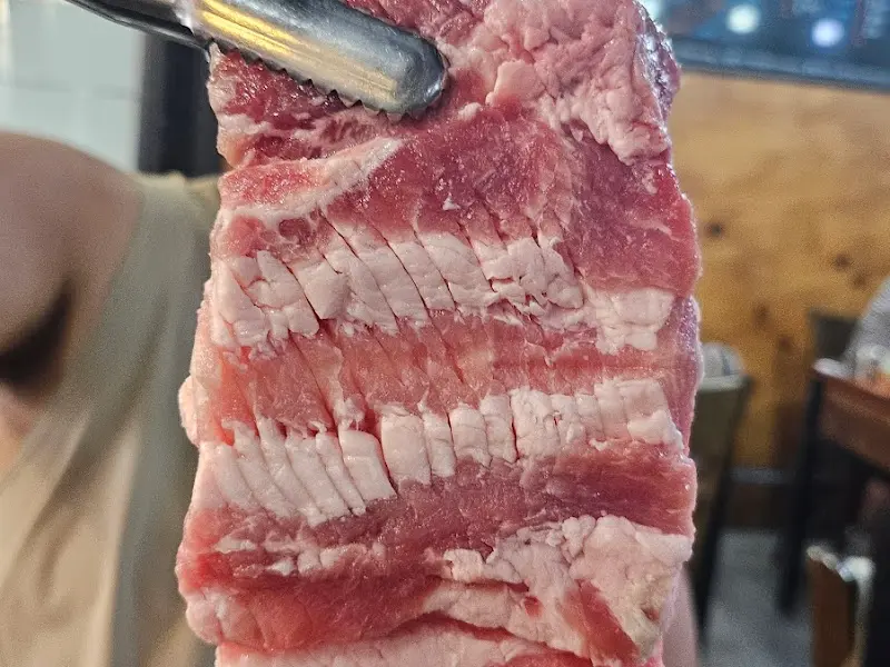 숯불에 구워진 흑돼지 오겹살