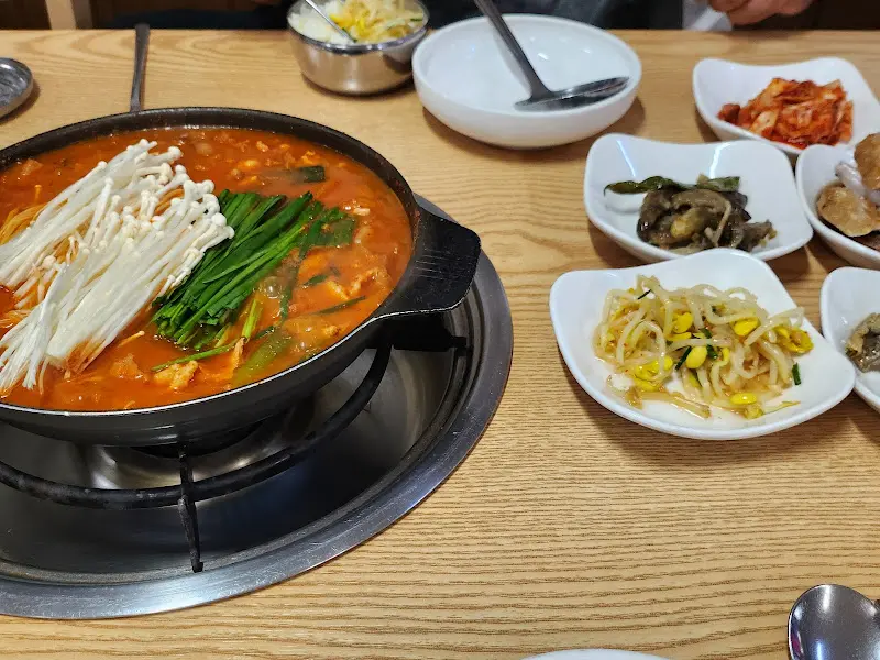 수운재에서 포장해온 찌개의 모습