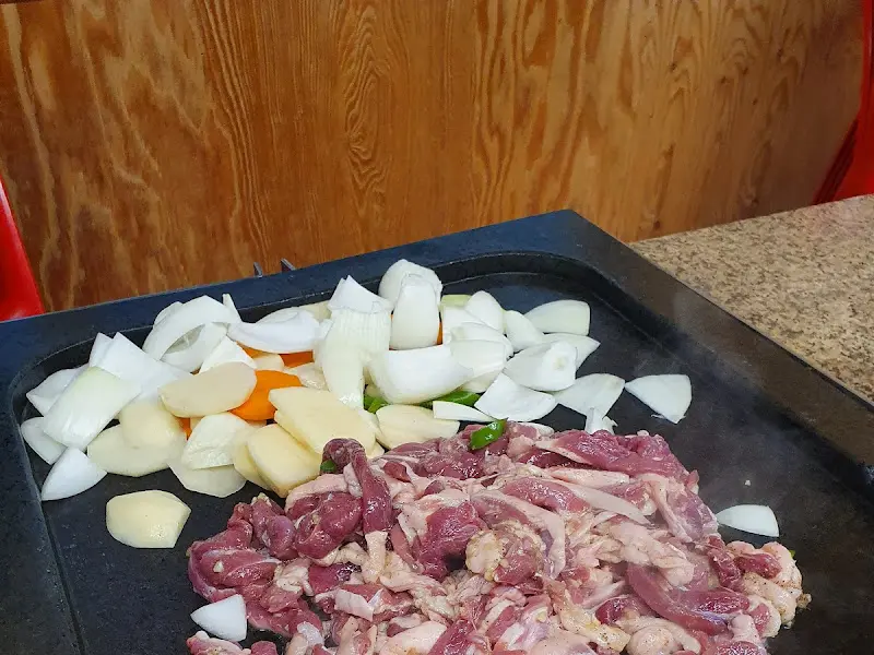 저수지 근처 카페 전경