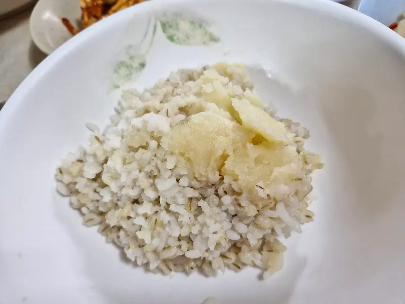 장릉 보리밥집 외부 전경