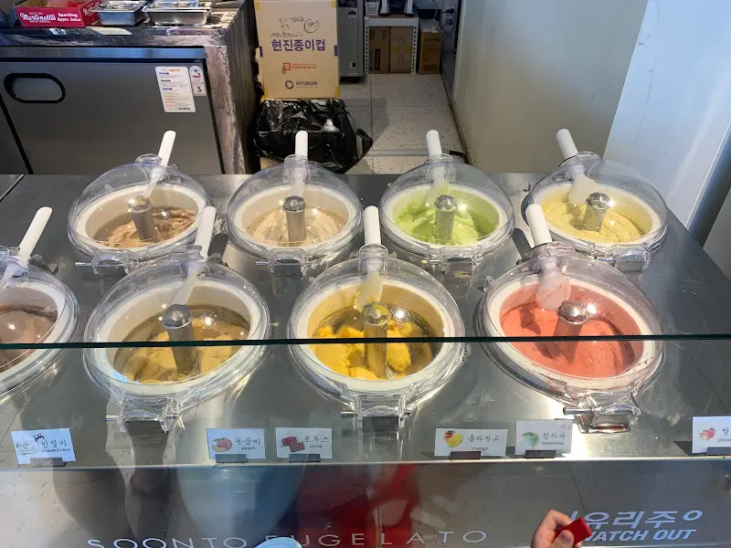 깔끔한 매장 내부