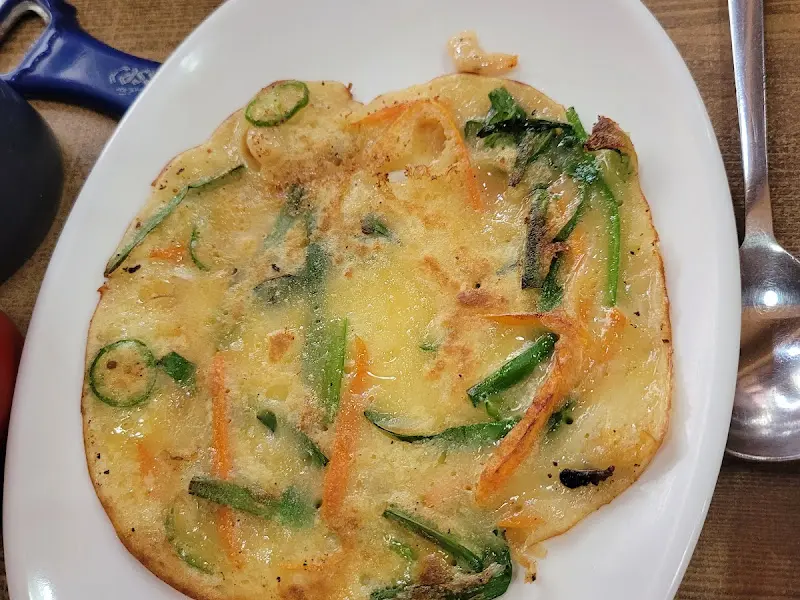 살얼음 육수가 인상적인 물회의 모습