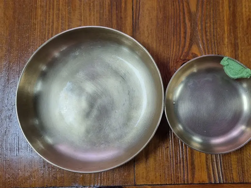 놋그릇에 담긴 정갈한 밥