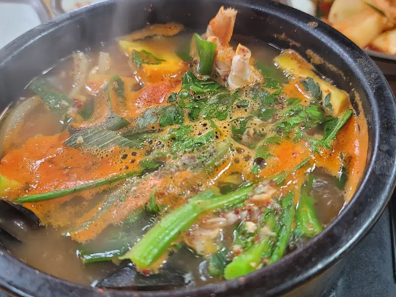 따뜻한 식당 분위기