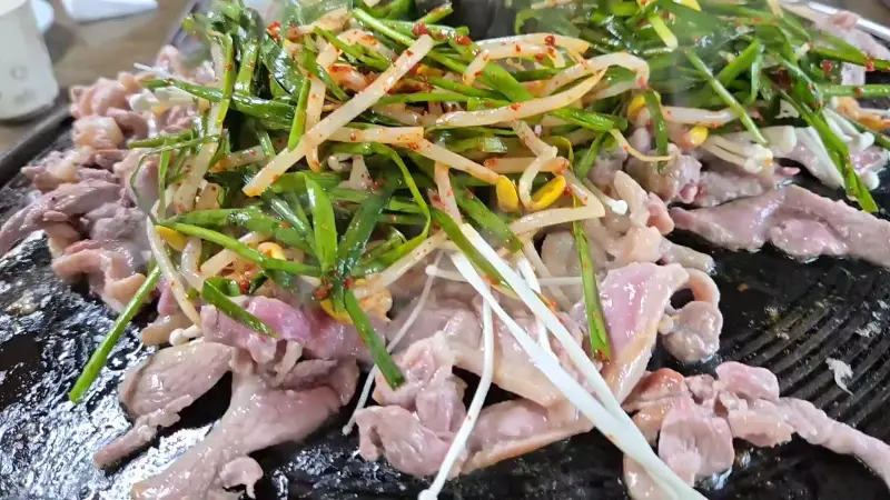 오리고기 굽는 모습