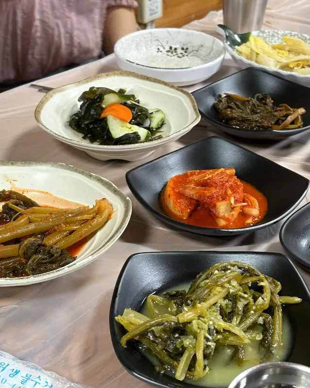 정갈한 밑반찬의 향연