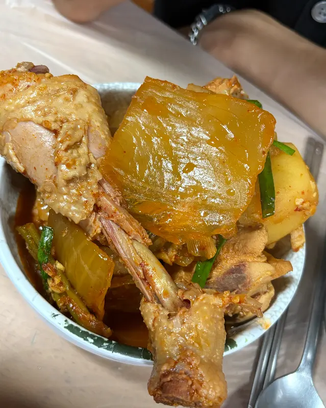 닭고기와 묵은지의 환상적인 조합