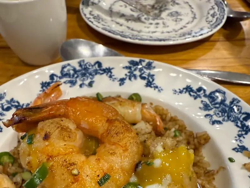 매콤한 태국식 나시고렝과 수비드 계란의 조화