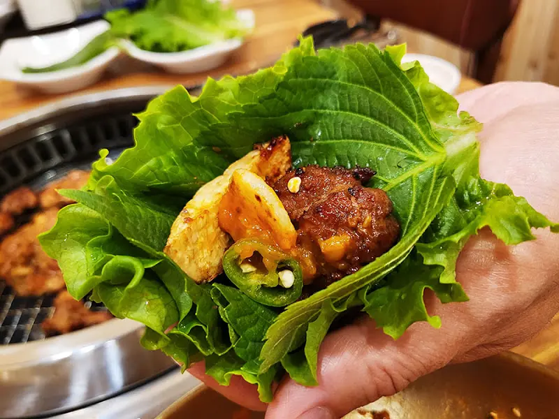 깻잎에 싸 먹는 돼지갈비