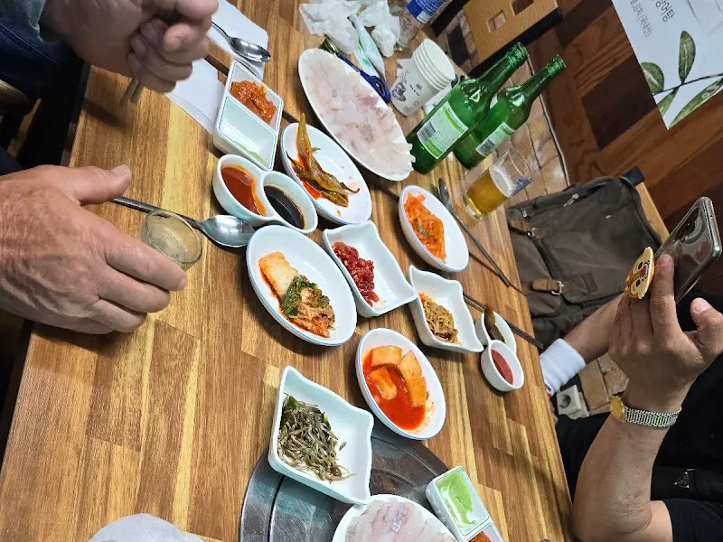 푸짐하게 차려진 홍어 한 상