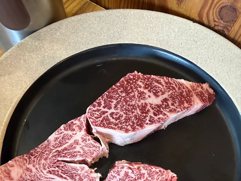 마블링이 돋보이는 꽃등심