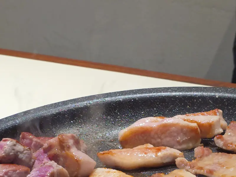 맛있게 익어가는 삼겹살