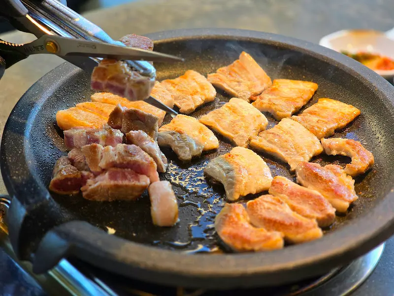 먹기 좋게 잘린 삼겹살