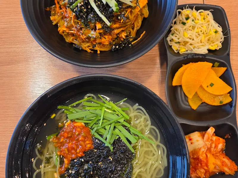 깔끔하게 차려진 한 상