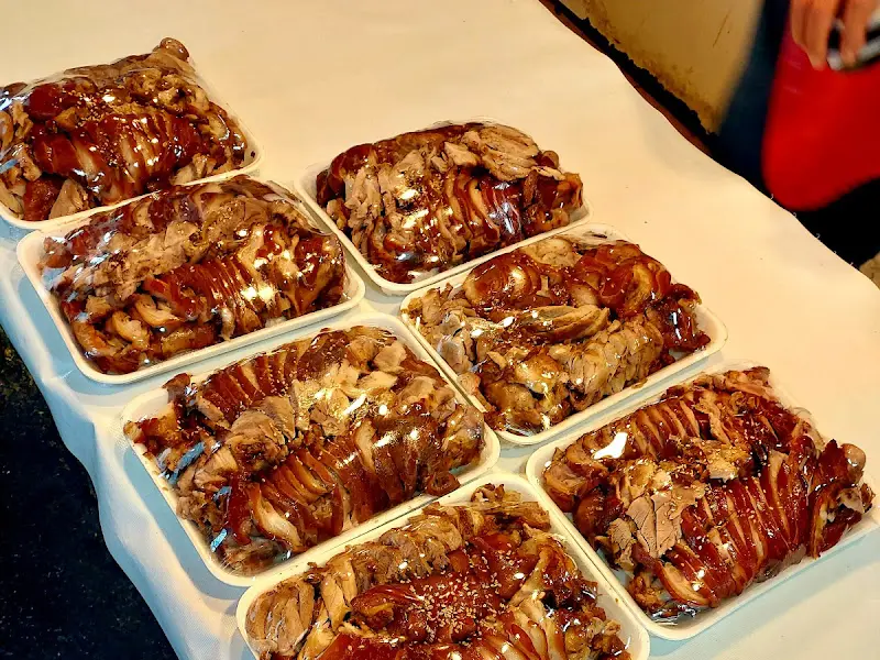 윤기가 흐르는 족발 포장