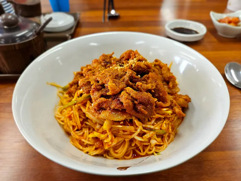 고기비빔국수