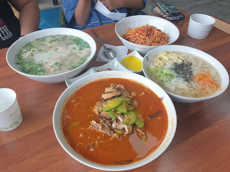 청춘이면 내부 인테리어