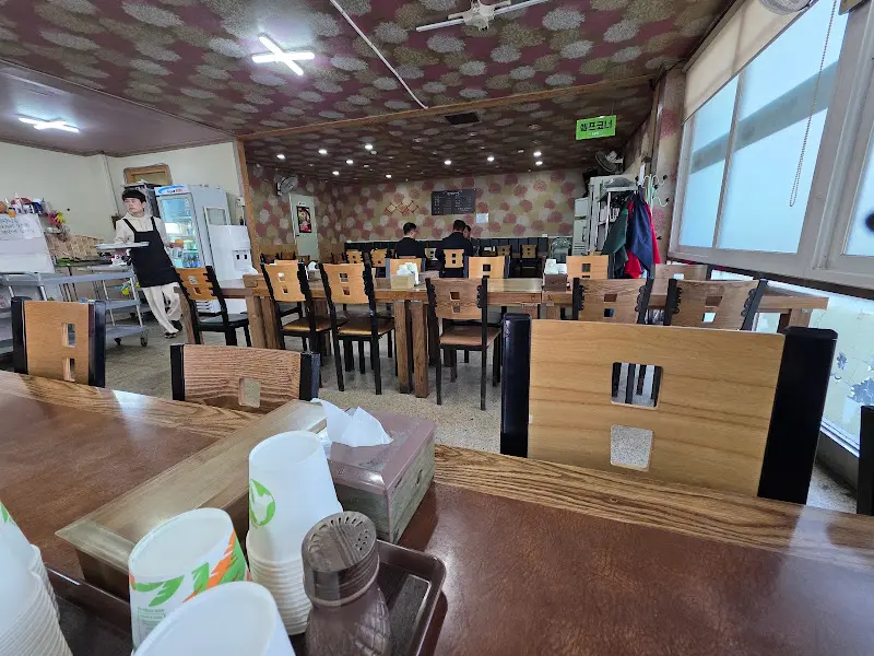 식당 내부 전경