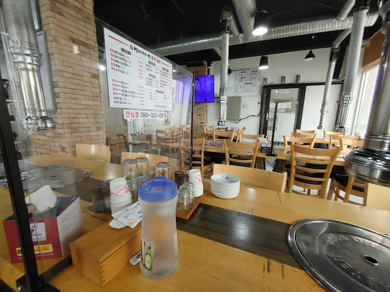 천운청국수 내부