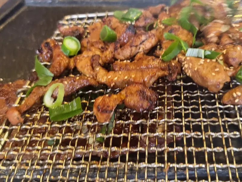 숯불에 구워진 흑돼지