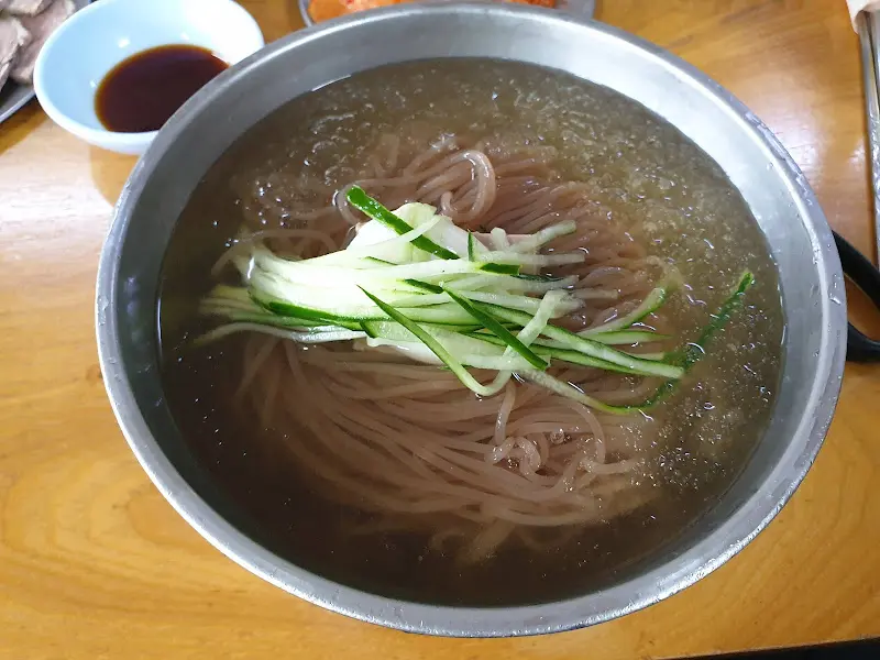 물냉면