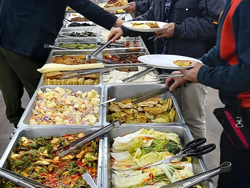 푸짐한 뷔페 음식