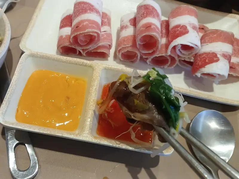 우삼겹과 특제 소스