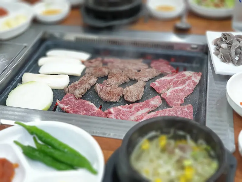 소고기 굽는 모습