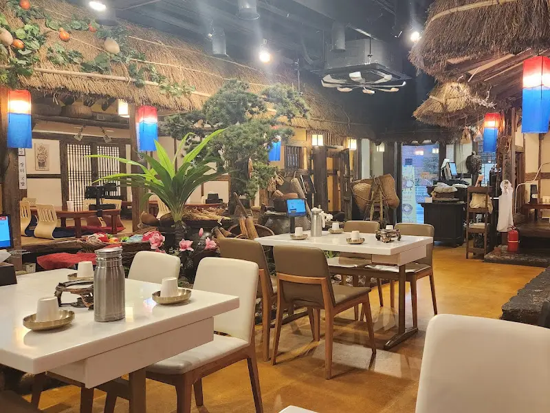 조선초가한끼 내부 인테리어