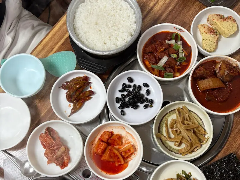 푸짐한 백반 한 상 차림