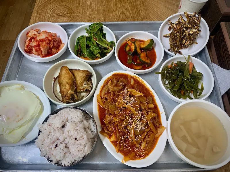 제육볶음 한 상 차림