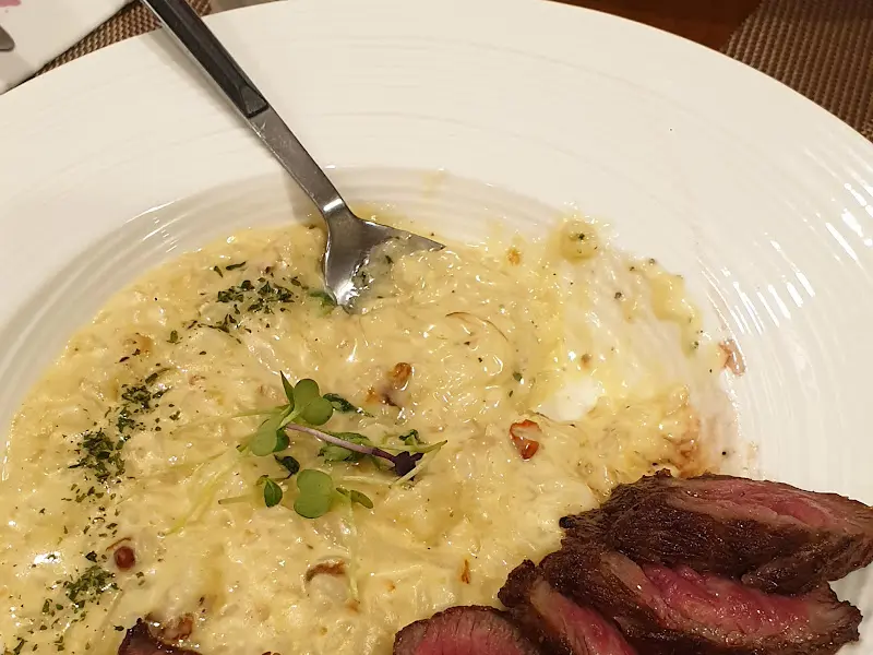 살치살 크림 파스타 근접샷