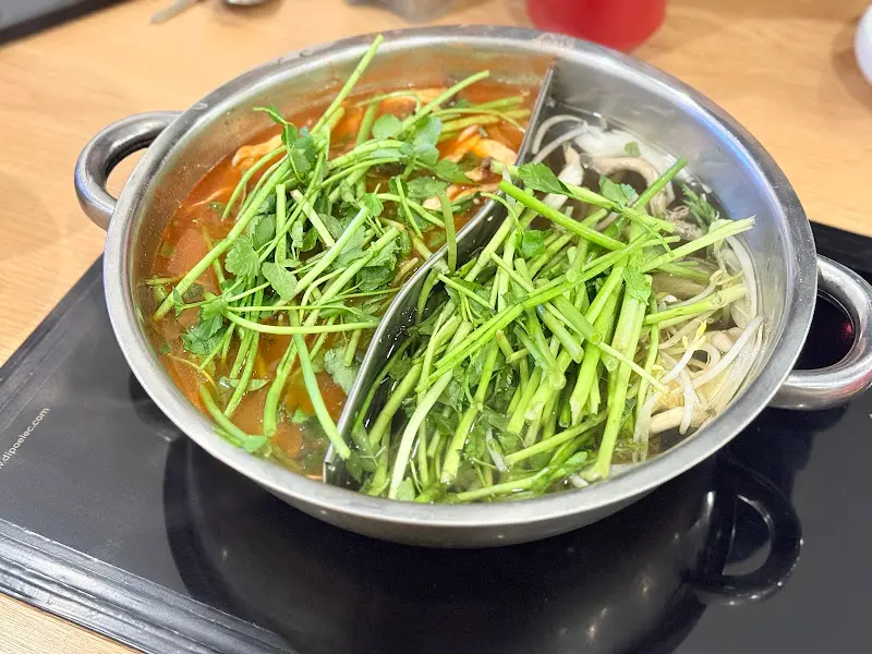 미나리가 듬뿍 담긴 샤브샤브