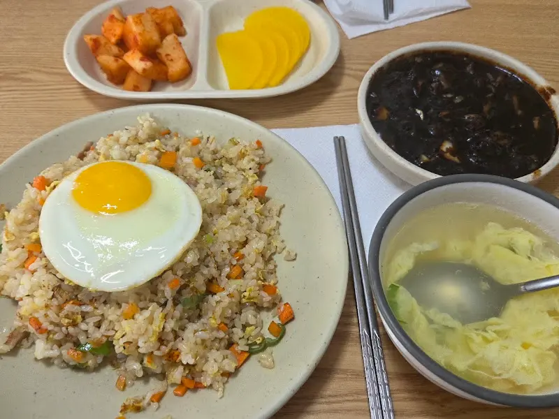 볶음밥 한 상 차림