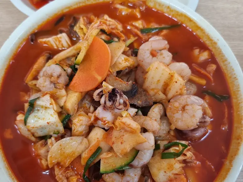 해산물이 가득한 삼선짬뽕