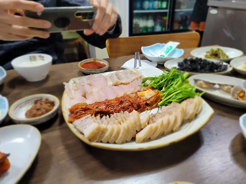 홍어 삼합과 밑반찬