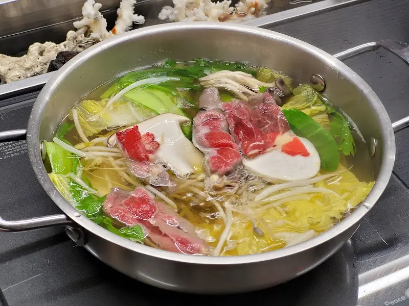 육수에 익어가는 샤브샤브