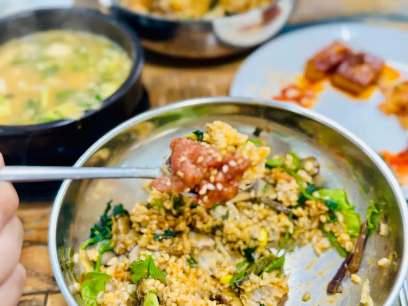비빔밥 한 입