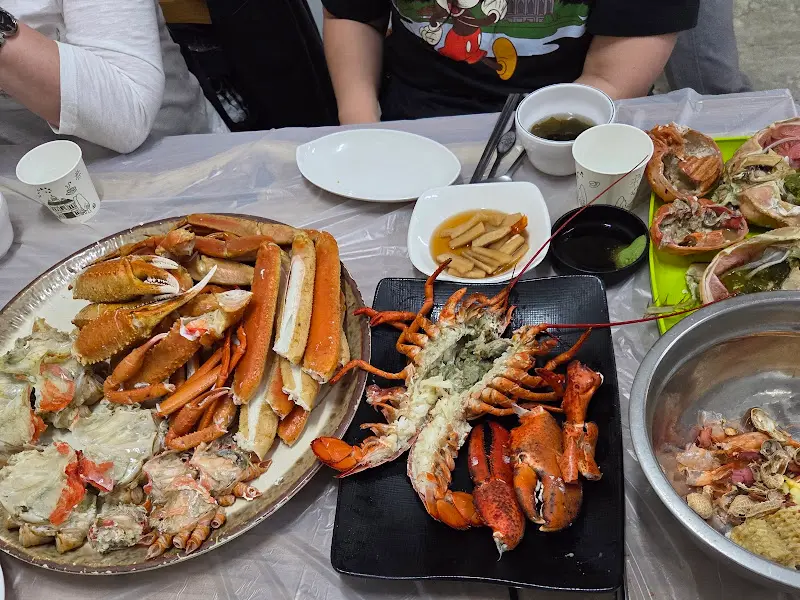 킹크랩과 랍스터 한 상